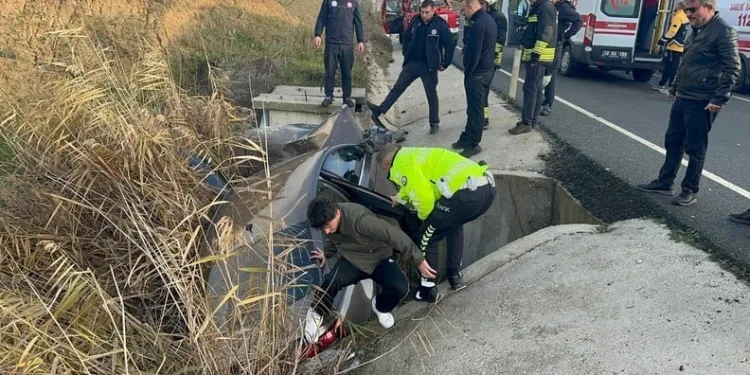Balkondan düşen kadın hayatını kaybetti