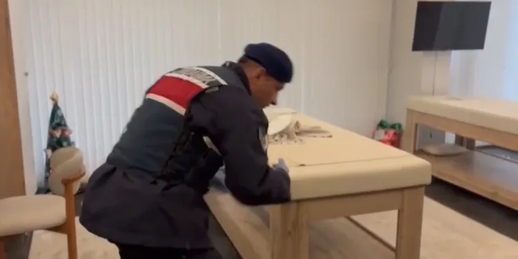 Balkondan düşen kadın hayatını kaybetti