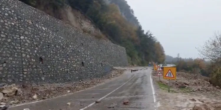 Bigadiç’te ev yangını: 1 ölü