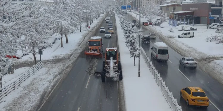 Bigadiç’te ev yangını: 1 ölü
