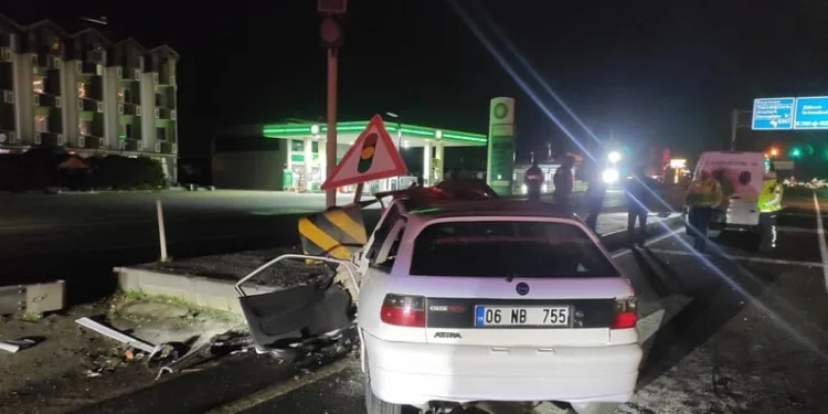 Taksi ile sepetli motosiklet çarpıştı: 2 yaralı