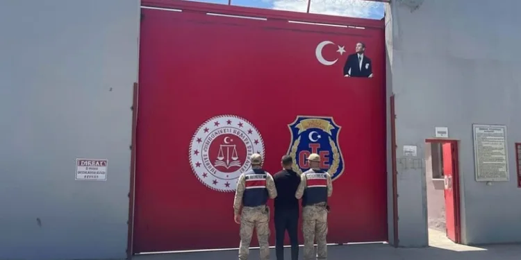 Taksi ile sepetli motosiklet çarpıştı: 2 yaralı