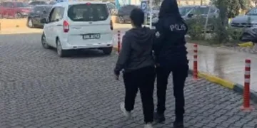Taksi ile sepetli motosiklet çarpıştı: 2 yaralı