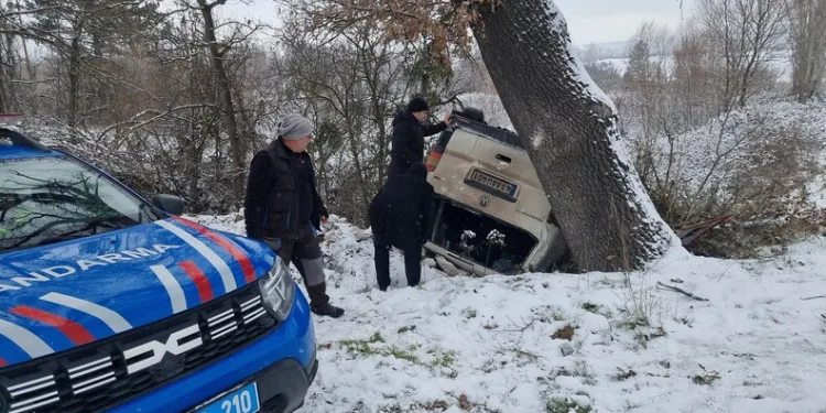 Taksi ile sepetli motosiklet çarpıştı: 2 yaralı