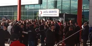 Taksi ile sepetli motosiklet çarpıştı: 2 yaralı