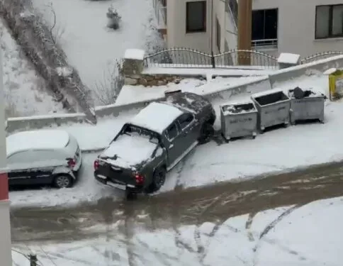 Taksi ile sepetli motosiklet çarpıştı: 2 yaralı