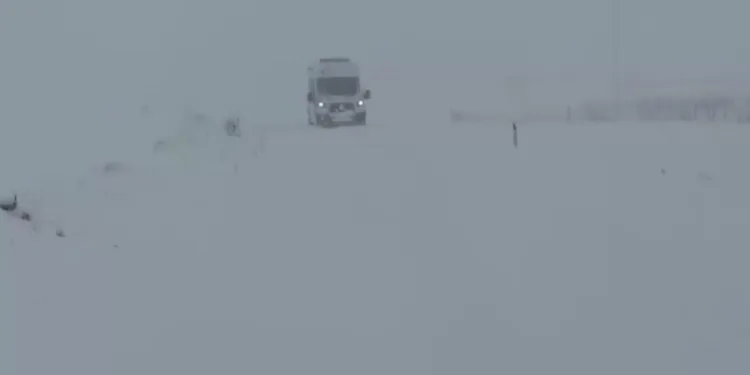 Taksi ile sepetli motosiklet çarpıştı: 2 yaralı