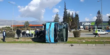 Taksi ile sepetli motosiklet çarpıştı: 2 yaralı