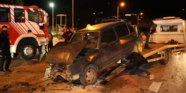 Taksi ile sepetli motosiklet çarpıştı: 2 yaralı