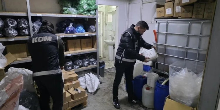Taksi ile sepetli motosiklet çarpıştı: 2 yaralı
