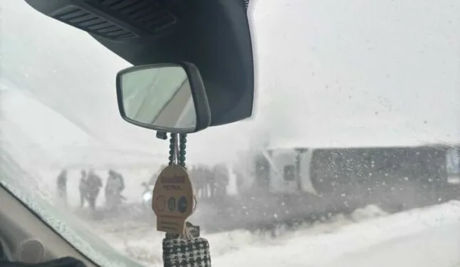 Taksi ile sepetli motosiklet çarpıştı: 2 yaralı