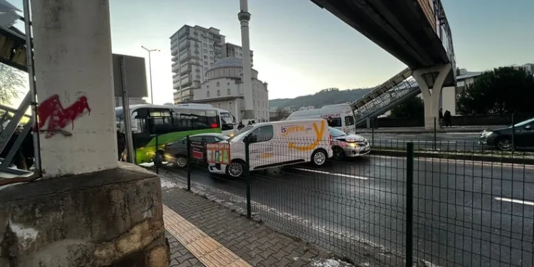 Ordu’da denizdeki fırtına hayatı felç etti: Dalgalar evlere zarar verdi, balıkçı teknesi parçalandı
