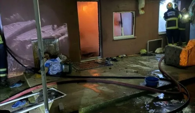 Ordu’da denizdeki fırtına hayatı felç etti: Dalgalar evlere zarar verdi, balıkçı teknesi parçalandı