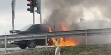 Ordu’da denizdeki fırtına hayatı felç etti: Dalgalar evlere zarar verdi, balıkçı teknesi parçalandı