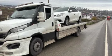 Ordu’da denizdeki fırtına hayatı felç etti: Dalgalar evlere zarar verdi, balıkçı teknesi parçalandı