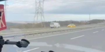 Ordu’da denizdeki fırtına hayatı felç etti: Dalgalar evlere zarar verdi, balıkçı teknesi parçalandı