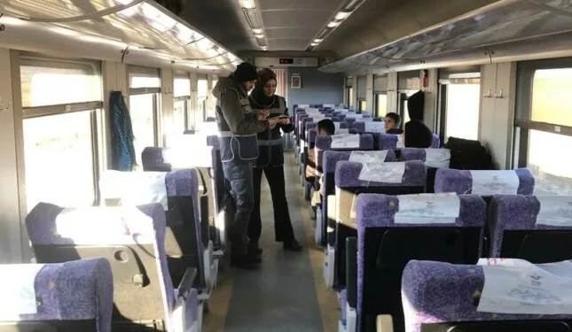 Ordu’da denizdeki fırtına hayatı felç etti: Dalgalar evlere zarar verdi, balıkçı teknesi parçalandı