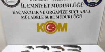 Ordu’da denizdeki fırtına hayatı felç etti: Dalgalar evlere zarar verdi, balıkçı teknesi parçalandı