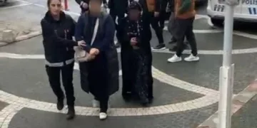 Ordu’da denizdeki fırtına hayatı felç etti: Dalgalar evlere zarar verdi, balıkçı teknesi parçalandı