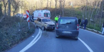Ordu’da denizdeki fırtına hayatı felç etti: Dalgalar evlere zarar verdi, balıkçı teknesi parçalandı