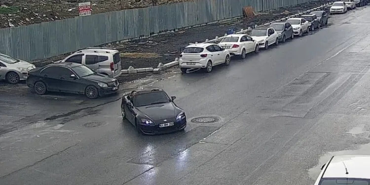 Ordu’da denizdeki fırtına hayatı felç etti: Dalgalar evlere zarar verdi, balıkçı teknesi parçalandı