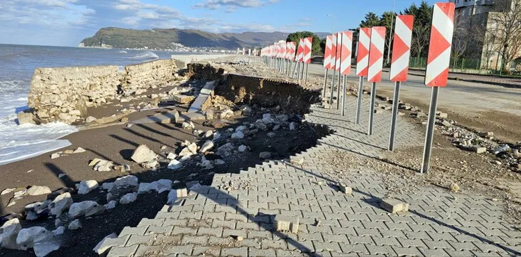 Sivas’ta zincirleme trafik kazası: 4 yaralı