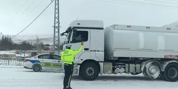 Sivas’ta zincirleme trafik kazası: 4 yaralı