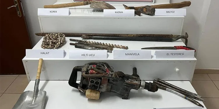 İzinsiz kazı yapan şüpheli jandarma tarafından yakalandı