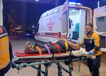 Bursa’da yolun karşısına geçmeye çalışan yayaya kamyonet çarptı
