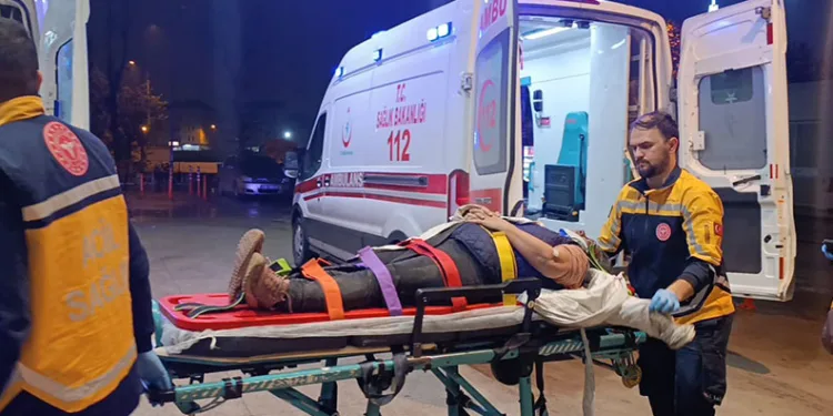 Bursa’da yolun karşısına geçmeye çalışan yayaya kamyonet çarptı