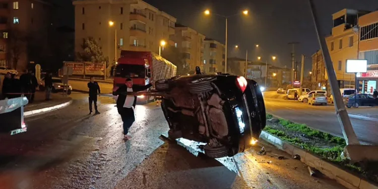 Bursa’da kontrolden çıkan otomobil takla attı: 3 yaralı