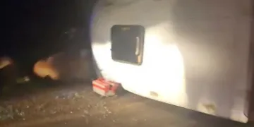 İnşaat işçilerini taşıyan minibüs devrildi: 16 yaralı