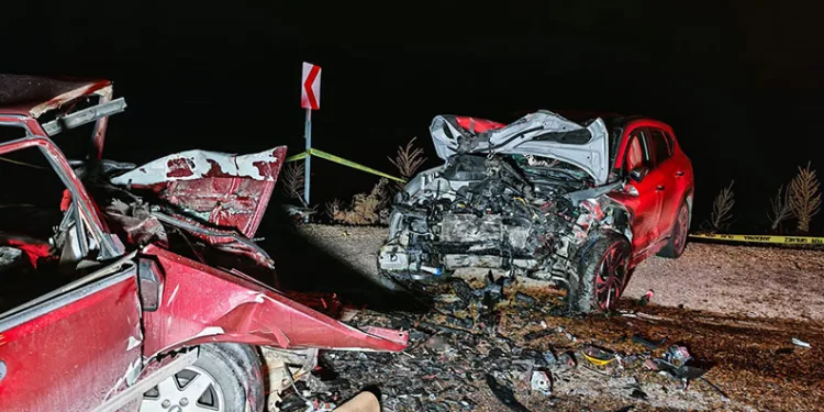 Manisa’da feci kaza: Aynı aileden 3 kişi hayatını kaybetti