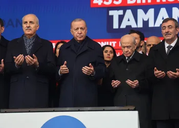 Erdoğan’dan depremzedelere: “Sizi asla yalnız bırakmayacağız”