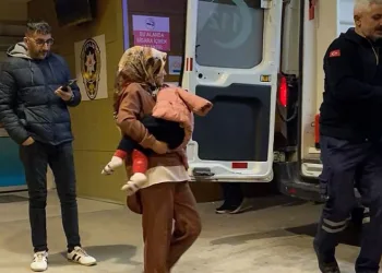 Bursa’da üzerine şifonyer devrilen çocuk hastaneye kaldırıldı