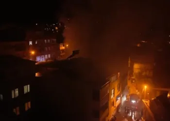 Bursa’da apartman deposunda yangın: 1 kişi hastaneye kaldırıldı