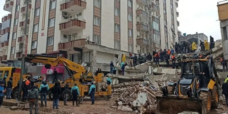 3 yıldır kırmızı bültenle aranan müteahhitten şok savunma