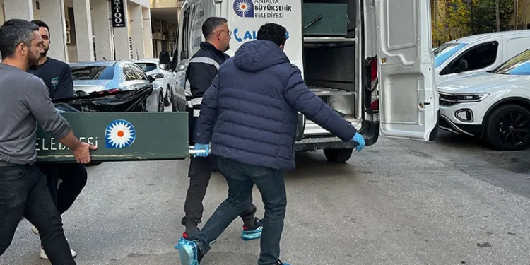 Antalya’da evinde ölü bulunan yaşlı kadının kızı ve erkek arkadaşı tutuklandı
