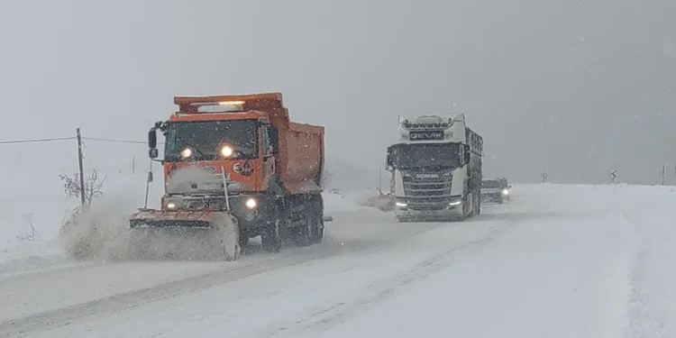 Van’da 266 yerleşim yerinin yolu kapalı