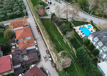 Papa ziyaret etti, sit alanındaki arsalar değerlendi