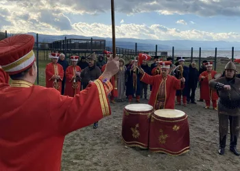 Patrikhane’ye mehterli cevap