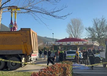 Gemlik’te bisiklet sürücüsü kamyonun altında kalarak hayatını kaybetti