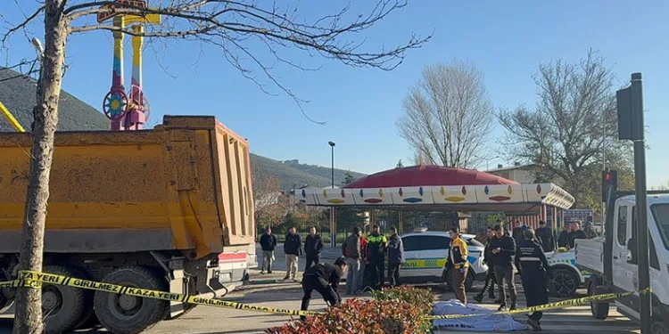 Gemlik’te bisiklet sürücüsü kamyonun altında kalarak hayatını kaybetti