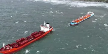 İki gemiden acil durum çağrısı