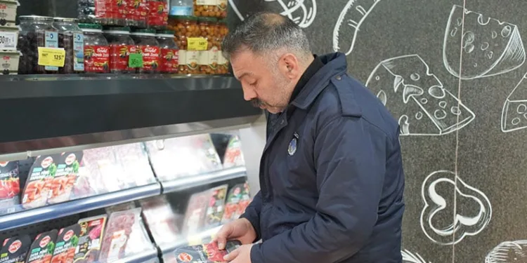 Orhangazi Belediyesi Zabıta Ekiplerinden Yeni Yıl Öncesi Marketlere Sıkı Denetim