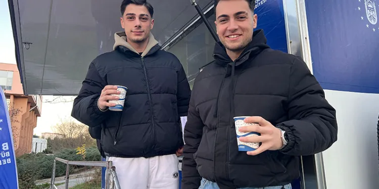 Bursa’da üniversite öğrencilerine sıcak çorba