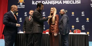 CHP’den istifa eden ikisi meclis üyesi 150 kişi AK Parti’ye katıldı