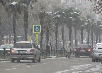 Bursa şehir merkezi de beyazlara büründü