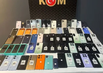 Bursa’da 3 milyonluk kaçak telefon ve USB kablolar ele geçirildi
