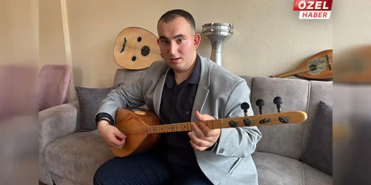 Otizm yeteneğine engel olamadı, Samet bağlama ustası oldu